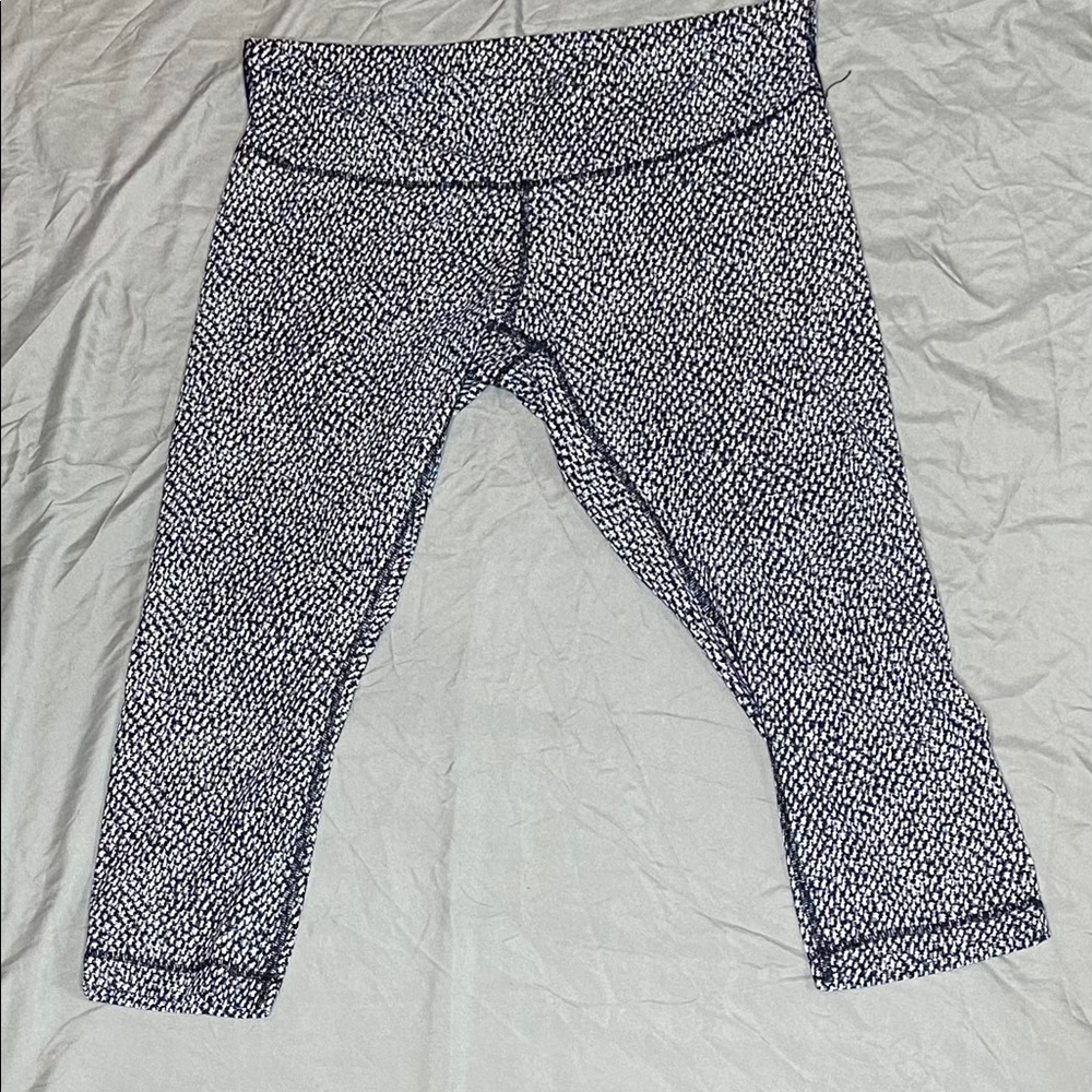 Lululemon Mid rise sz 12 cropped patterned legging
